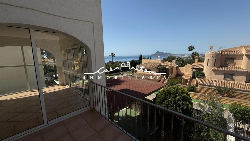 En venta espectacular vivienda pareada en Altea Hills photo 0