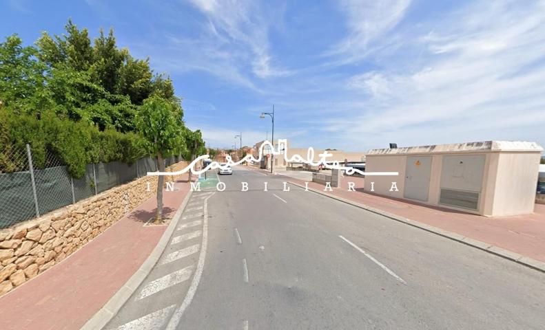 En venta local comercial en en Área Comercial La Nucia photo 0