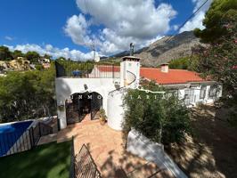 En venta increíble Villa de 5 dormitorios en Altea La Vella photo 0