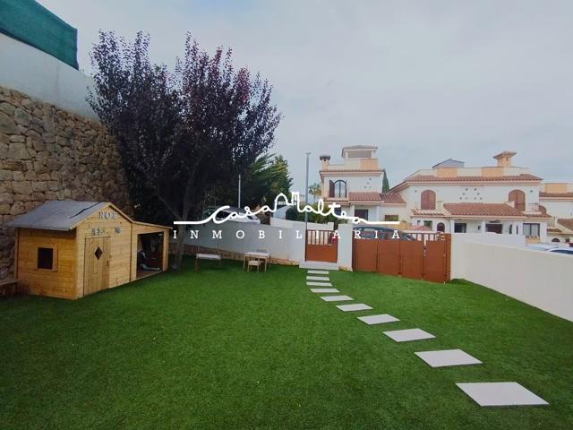 En venta fantástico chalet de 2 plantas en la urbanización Flor de Ponoig en Polop photo 0