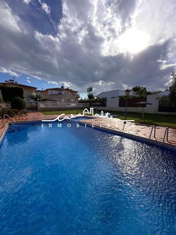 Amplio Adosado de Esquina en La Nucía - Oportunidad para Inversores photo 0