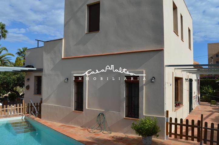 Se alquila increíble chalet de dos plantas en el Albir con piscina photo 0