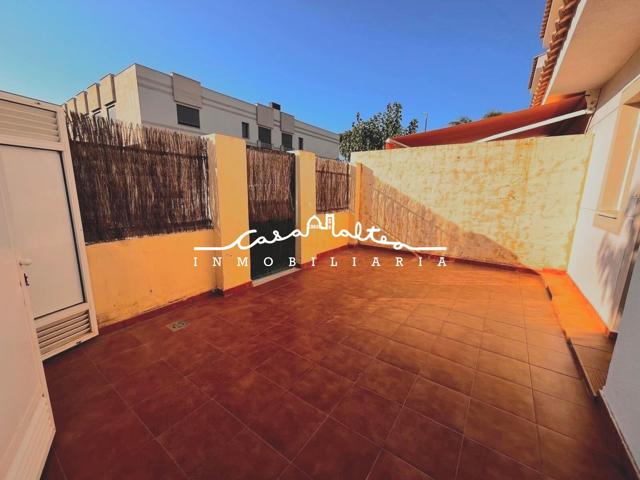 EN VENTA CHALET ADOSADO con PISCINA COMUNITARIA, GARAJE PRIVADO y TRASTERO en Polop photo 0