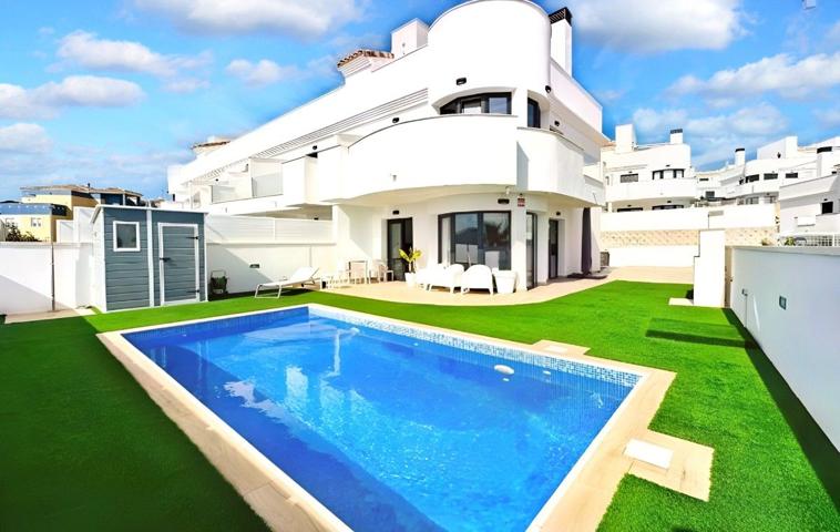 Unifamiliar Pareada En venta en Balcón De Finestrat-Terra Marina, Finestrat photo 0