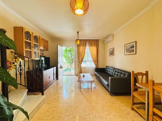 Bungalow-Duplex en Torrevieja con piscina comunitaria photo 0