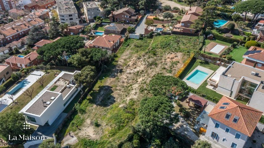 Terreno Urbanizable En venta en Califòrnia-Santa Madrona, El Masnou photo 0