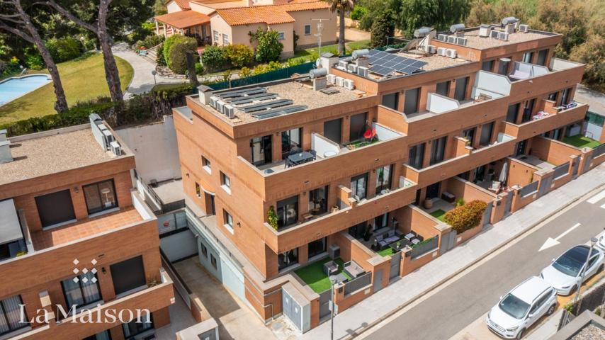 CASA ESQUINERA EN SANT ANDREU DE LLAVANERAS photo 0