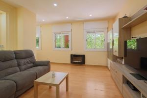 Piso En venta en Lloreda, Badalona photo 0