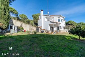 Casa En venta en Urbanización La Cornisa, Mataró photo 0
