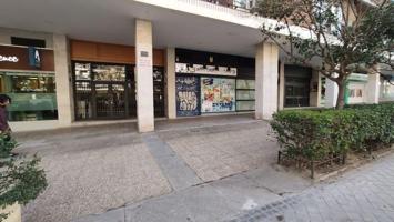 Local comercial en venta en Plaza del Conde Valle de Suchil 17 (Madrid) photo 0