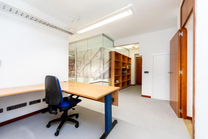 Oficina En venta en Arapiles, Madrid photo 0