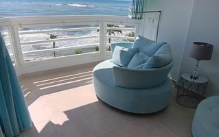 Excepcional y único apartamento en primera línea de playa photo 0