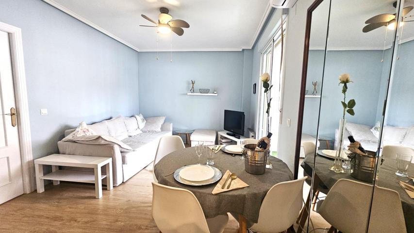 Apartamento con amplia terraza a solo 100 metros de la playa photo 0