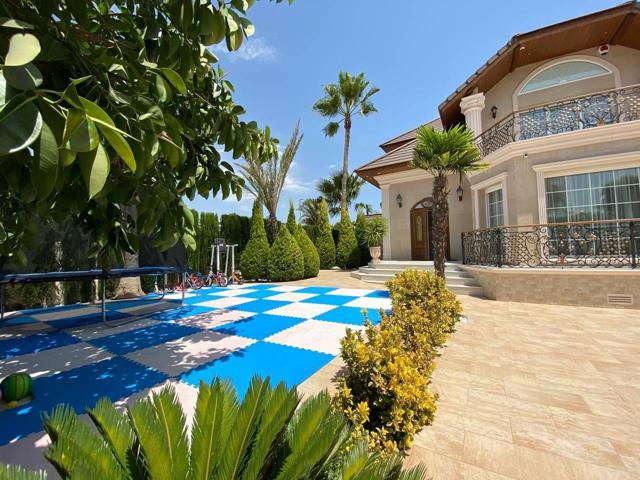 Magnifica villa en un barrio acogedor y tranquilo photo 0