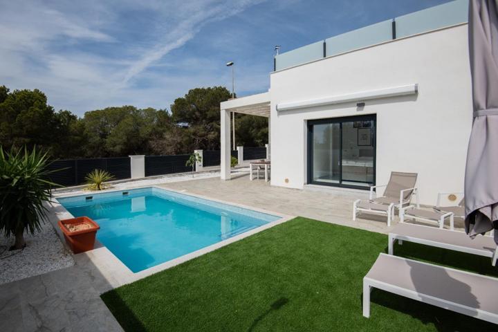 Chalets nuevos con 3 dormitorios, 2 baños y piscina privada en Pinar de Campoverde photo 0