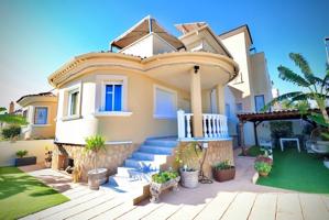 Chalet moderno en esquina con sótano y gran terraza – San Miguel de Salinas photo 0