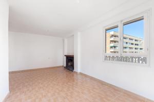Amplio apartamento de 3 dormitorios con balcón en esquina en la prestigiosa zona de Punta Prima photo 0