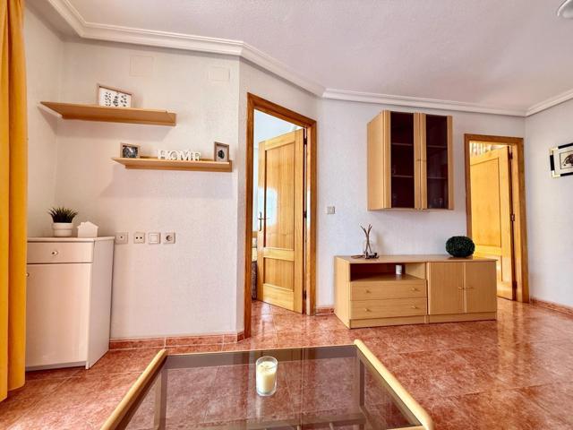 Luminoso Apartamento de 2 Dormitorios junto al Mar en Torrevieja con Piscina photo 0