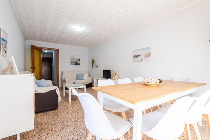 Amplio apartamento de 3 dormitorios con terraza y a solo 250 m de la Playa de los Náufragos photo 0