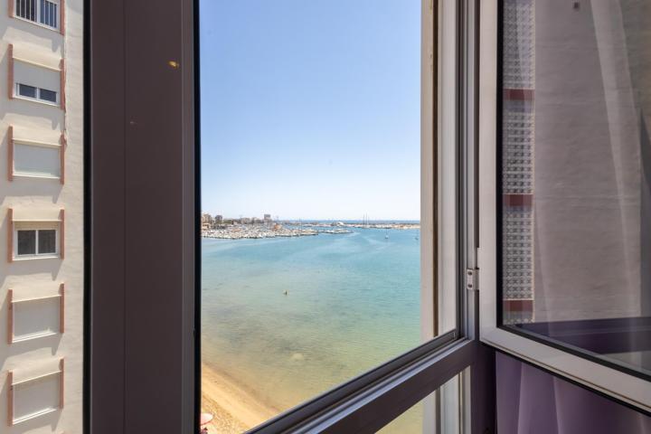 Apartamento en 1ª Línea con Acceso Directo a la Playa y Vistas al Mar photo 0