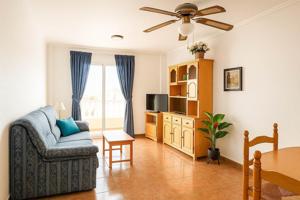 Luminoso piso de 2 dormitorios en el centro de Torrevieja, junto al parque y supermercado Consum photo 0