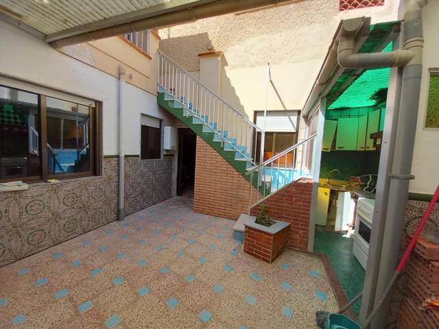 ¡Gran Oportunidad! Casa en Alicante con Patio, Terraza y Garaje a Precio Increíble photo 0