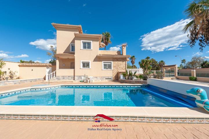 Villa En venta en Torrevieja photo 0