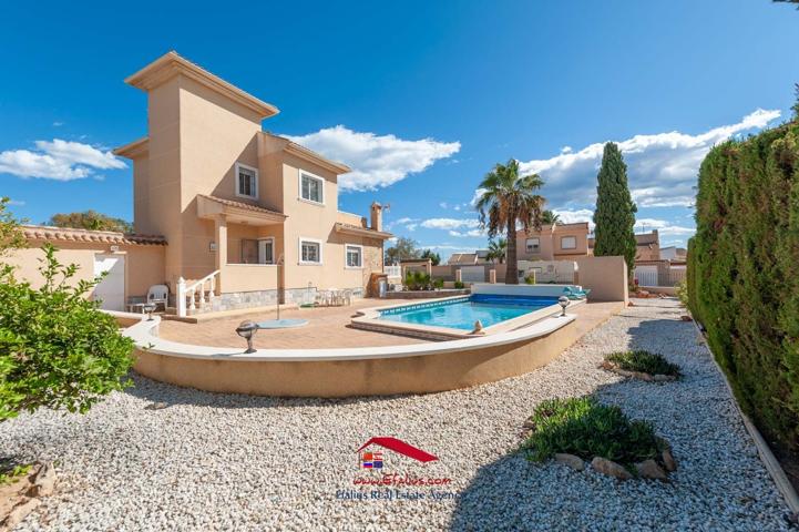 Villa En venta en Torrevieja photo 0