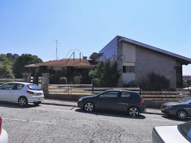 Exclusivo chalet para rehabilitar en el centro de la ciudad de Vigo photo 0