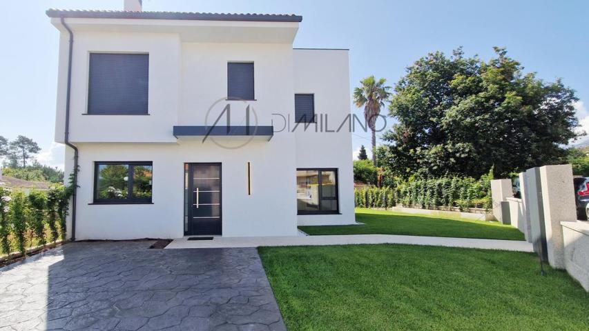 Chalet a estrenar en la urbanización Puente Romano, en Baiona photo 0