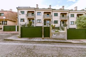 Chalet adosado en urbanización Puente Romano de Baiona. photo 0