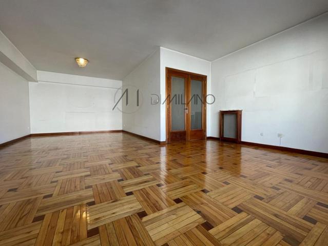 Diseña tu nuevo hogar en este amplio piso con garaje photo 0
