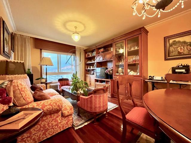 Fantástica propiedad con vistas despejadas en Plaza de la Miñoca photo 0