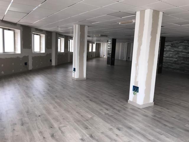 Exclusiva Propiedad Industrial y de Oficinas en Venta en el Polígono Industrial Oeste photo 0