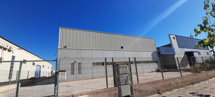 ¡ALQUILA TU NAVE EN EL CORAZÓN DEL POLÍGONO INDUSTRIAL OESTE! 🏭✨ photo 0