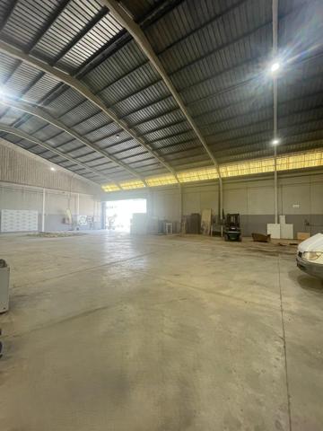 TU CENTRO DE ÉXITO: NAVE CON PATIO Y OFICINAS EN EL POLÍGONO INDUSTRIAL OESTE photo 0