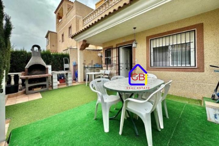 Chalet en venta con piscina comunitaria en Aguas Nuevas, Torrevieja photo 0