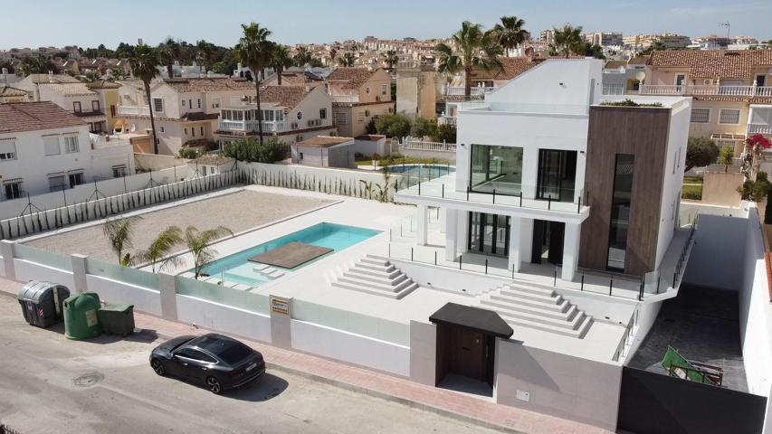 GRAN VILLA DE LUJO DE 4 DORMITORIOS Y PISCINA PRIVADA - ZONA TORREVIEJA - photo 0