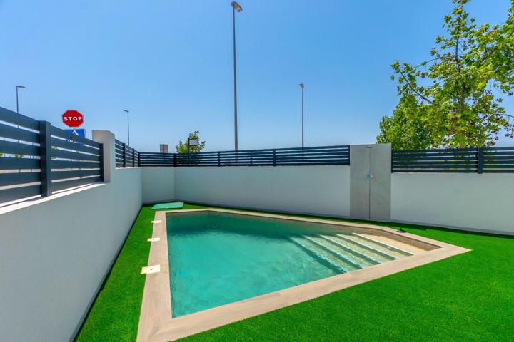 Exclusiva villa unifamiliar con piscina y jardín photo 0