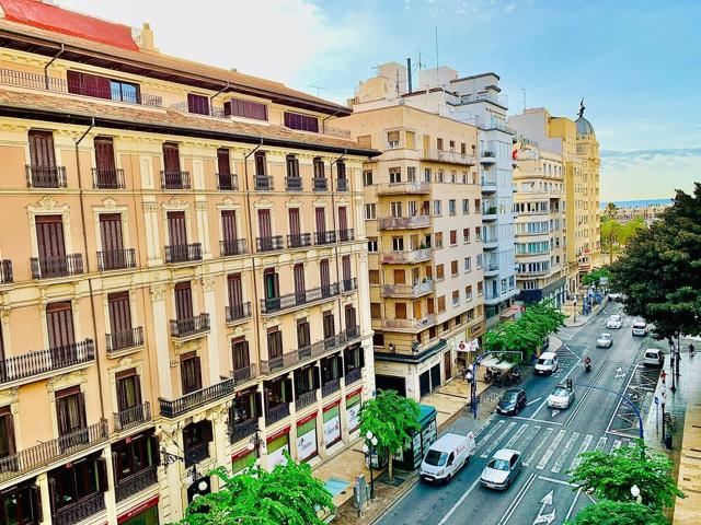 Se vende piso en el centro de Alicante photo 0