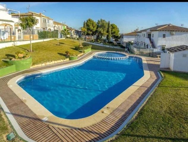 PRECIOSO PAREADO DE 2 DORMITORIOS CON PISCINA COMUNITARIA Y SOLÁRIUM PRIVADO - ZONA LOS BALCONES - photo 0