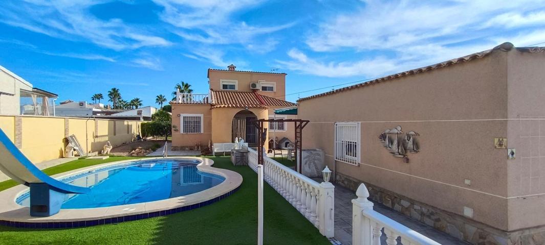 GRAN CHALET DE 5 DORMITORIOS CON CASA DE INVITADOS Y PISCINA PRIVADA - ZONA SAN LUIS, TORREVIEJA - photo 0