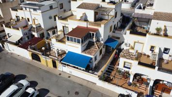 Chalet pareado reformado de 4 dormitorios con solárium, jardín privado, 4 trasteros y parking photo 0