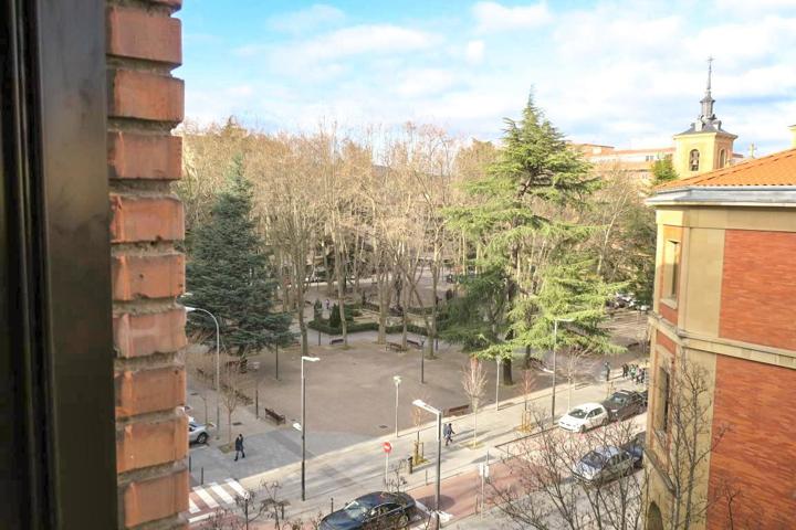 Piso en alquiler, de lujo en centro de Pamplona, edificio rehabilitado. Muy luminoso. photo 0