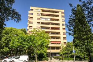 Piso en venta en Iturrama, séptima planta, muy luminoso. photo 0