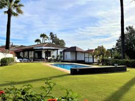 Preciosa villa de lujo situada en un fondo de saco en Sotogrande Costa y construída en un estilo colonial photo 0