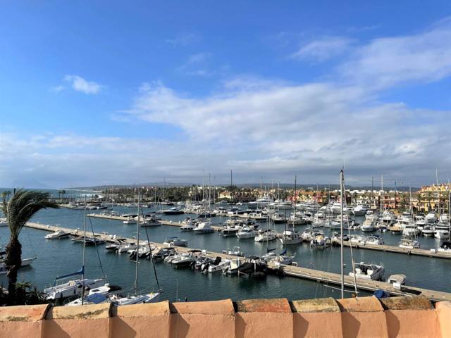 El mejor ático del Puerto de Sotogrande con vistas extraordinarias al puerto y al mar Mediterráneo photo 0