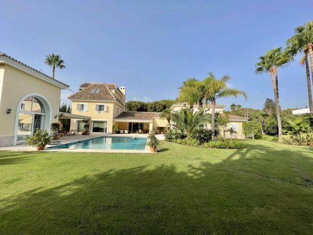 Preciosa villa de 9 dormitorios ubicada en la deseada zona de Reyes y Reinas en Sotogrande Costa photo 0