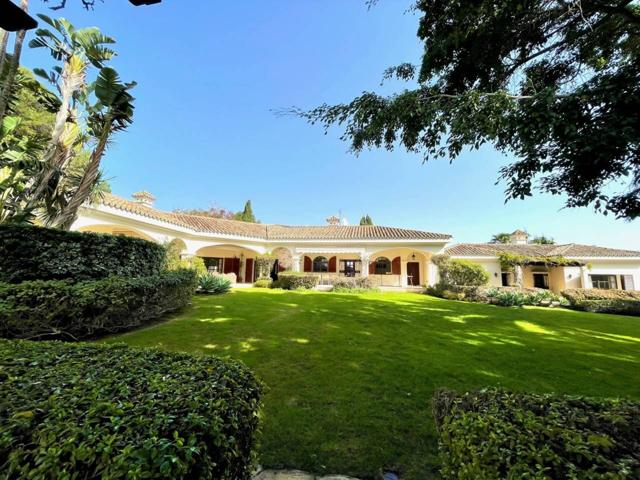 Fabulosa villa en Sotogrande Alto Central de 5 dormitorios con precioso jardín photo 0