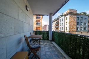 Venta de piso de 4 dormitorio con terraza en Villaviciosa. photo 0